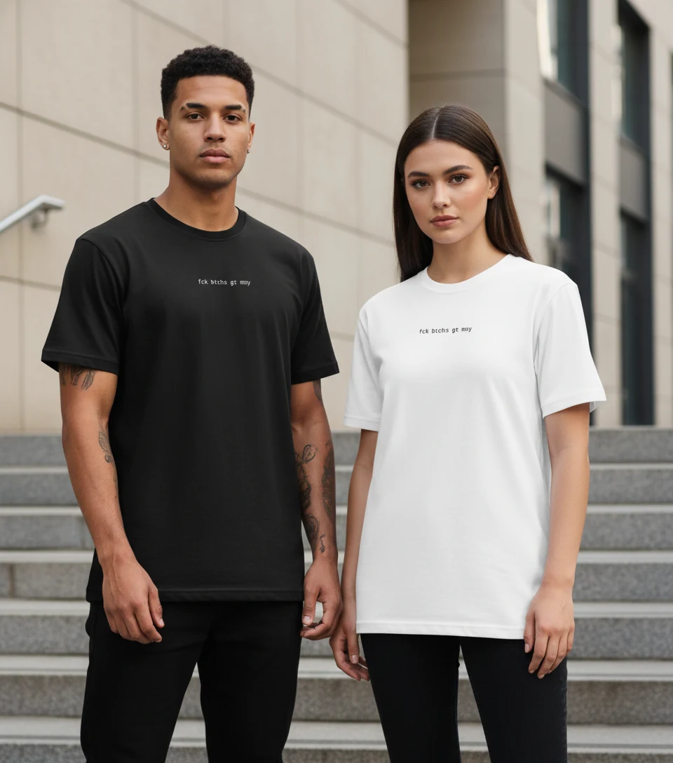 Models tragen schwarze und weiße fckbtchsgtmny Basics